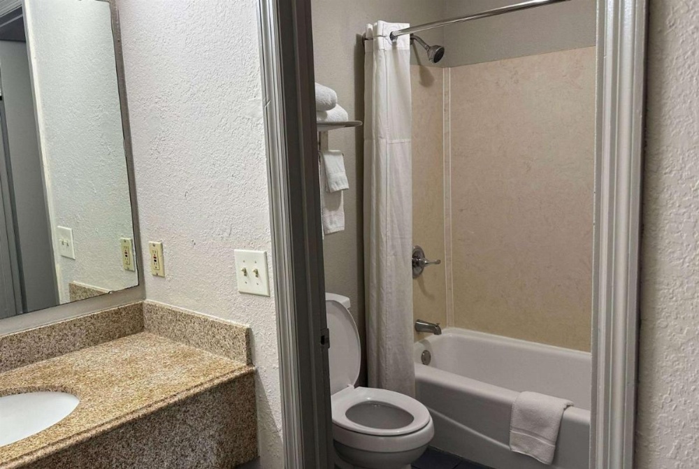 Days Inn by Wyndham Columbia NE Fort Jackson Image 7