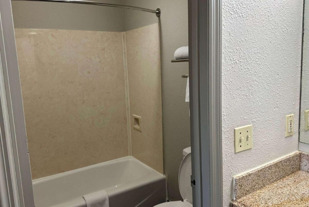 Days Inn by Wyndham Columbia NE Fort Jackson