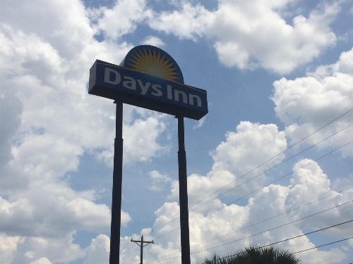 Days Inn by Wyndham Columbia NE Fort Jackson image 1